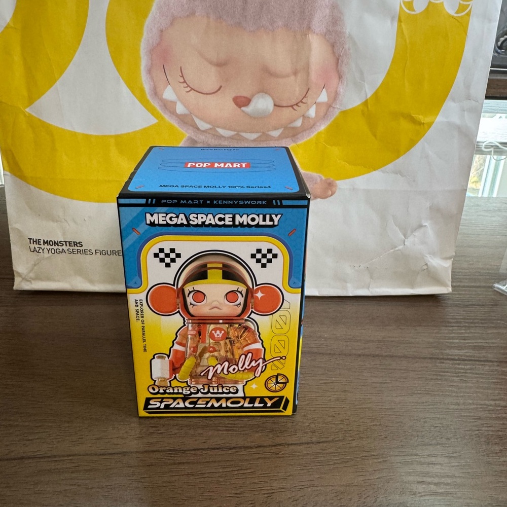 NEW Mega Space Molly Series 4 Jon Burgerman Confirmed, Sealed, In-Hand POP MART